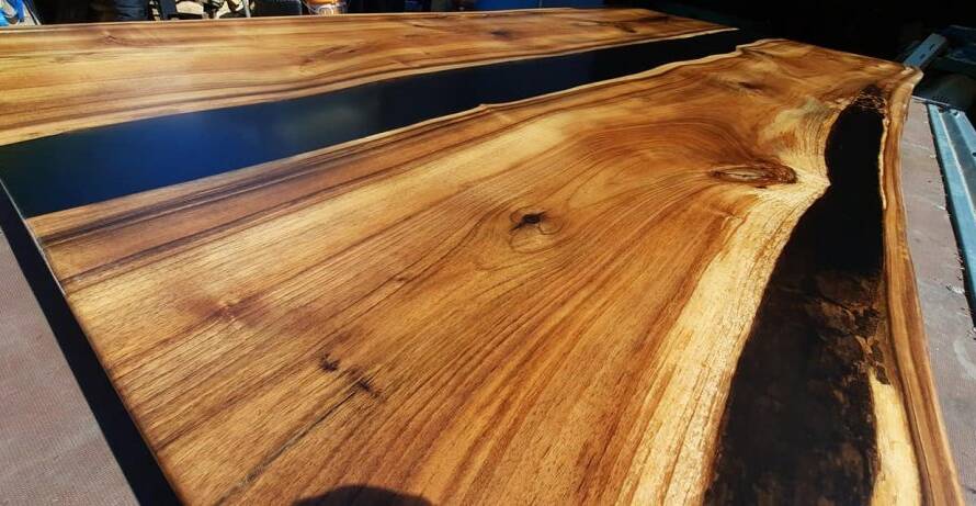 Schwarznuss Rivertable