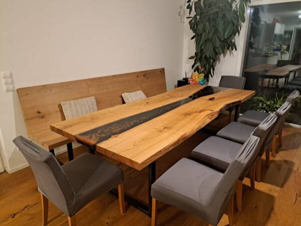 Tisch mit Sitzbank